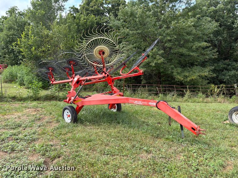 image for item FB5870 Kuhn Knight SR112 hay rake
