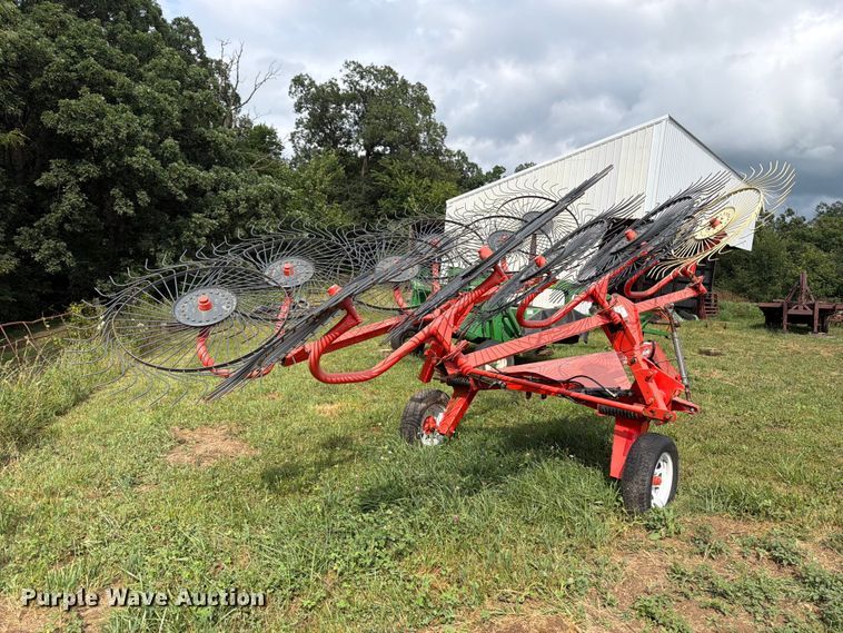 image for item FB5870 Kuhn Knight SR112 hay rake