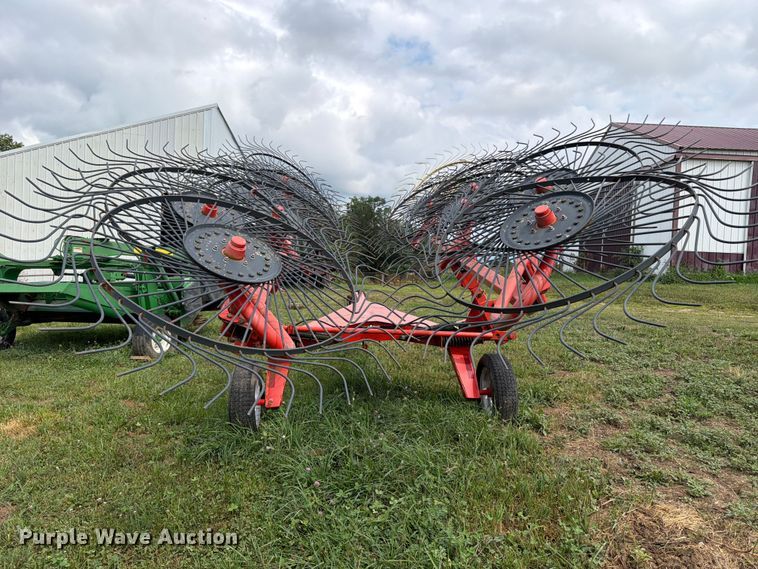 image for item FB5870 Kuhn Knight SR112 hay rake