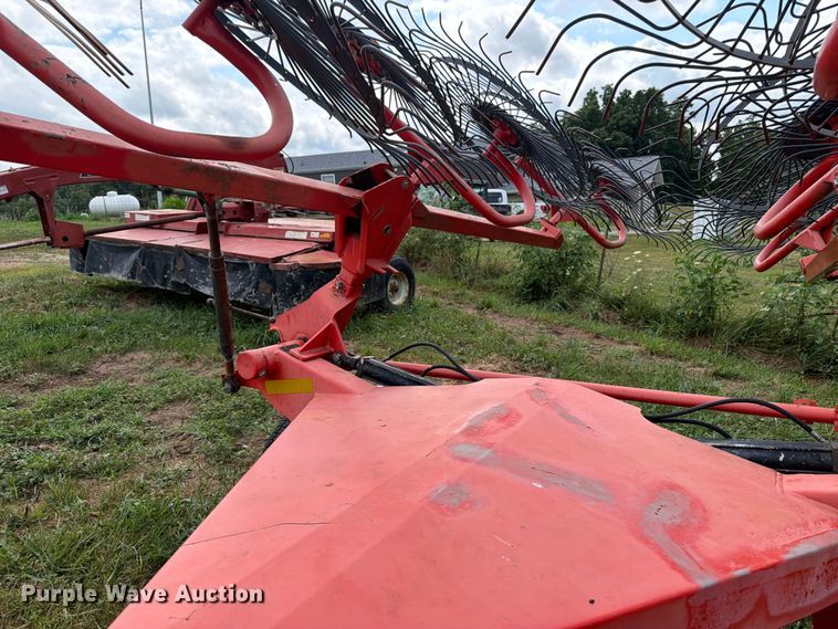 image for item FB5870 Kuhn Knight SR112 hay rake