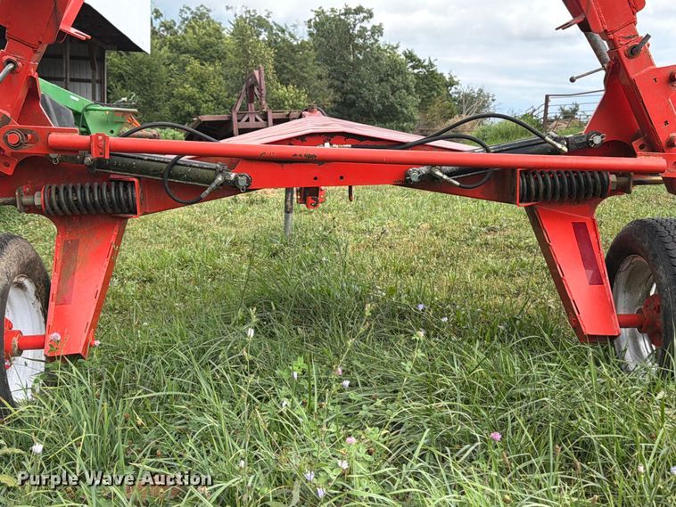 image for item FB5870 Kuhn Knight SR112 hay rake
