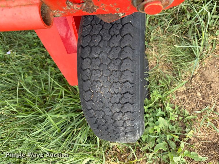 image for item FB5870 Kuhn Knight SR112 hay rake
