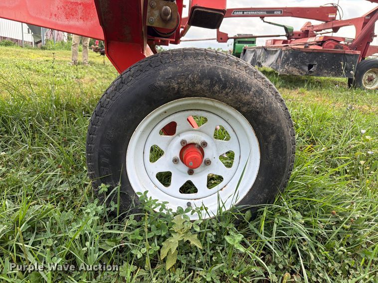 image for item FB5870 Kuhn Knight SR112 hay rake