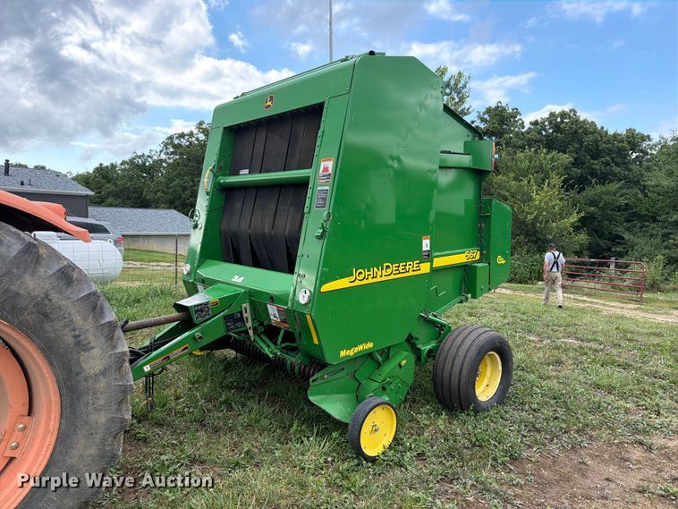 John Deere 567 Megawide round baler