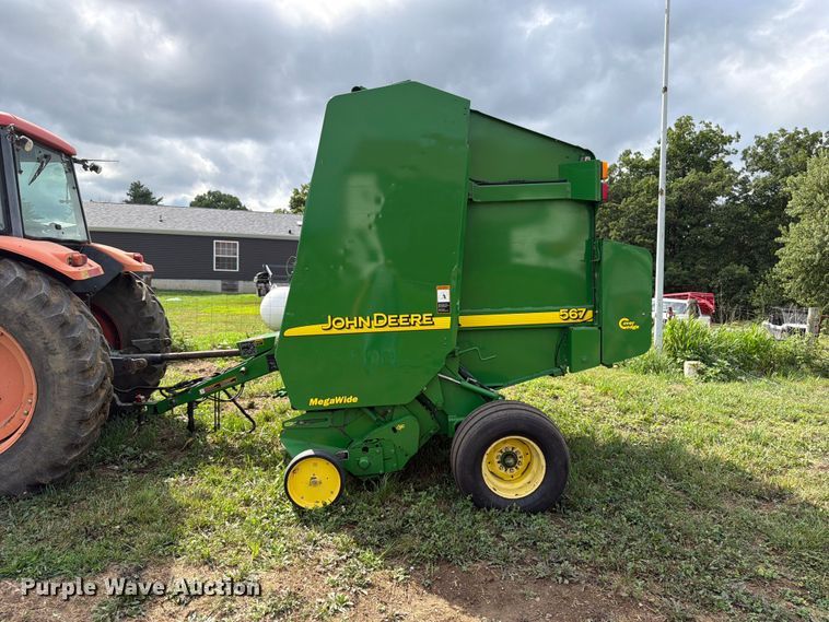 image for item FB5872 John Deere 567 Megawide round baler