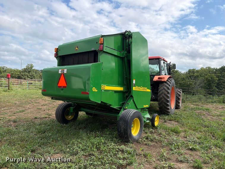 image for item FB5872 John Deere 567 Megawide round baler