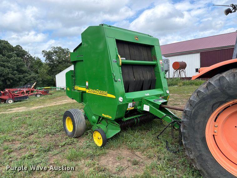 image for item FB5872 John Deere 567 Megawide round baler