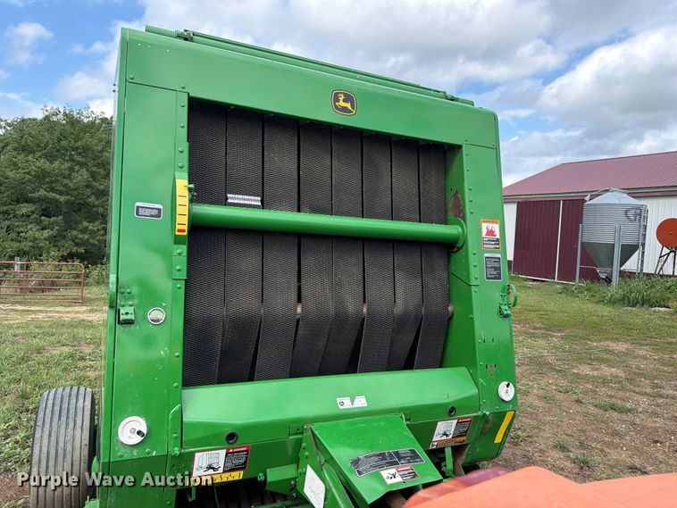 image for item FB5872 John Deere 567 Megawide round baler