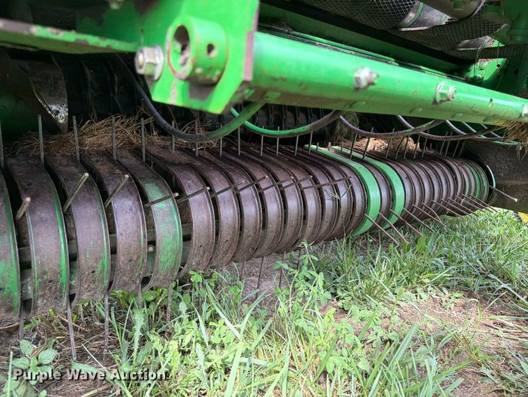 image for item FB5872 John Deere 567 Megawide round baler