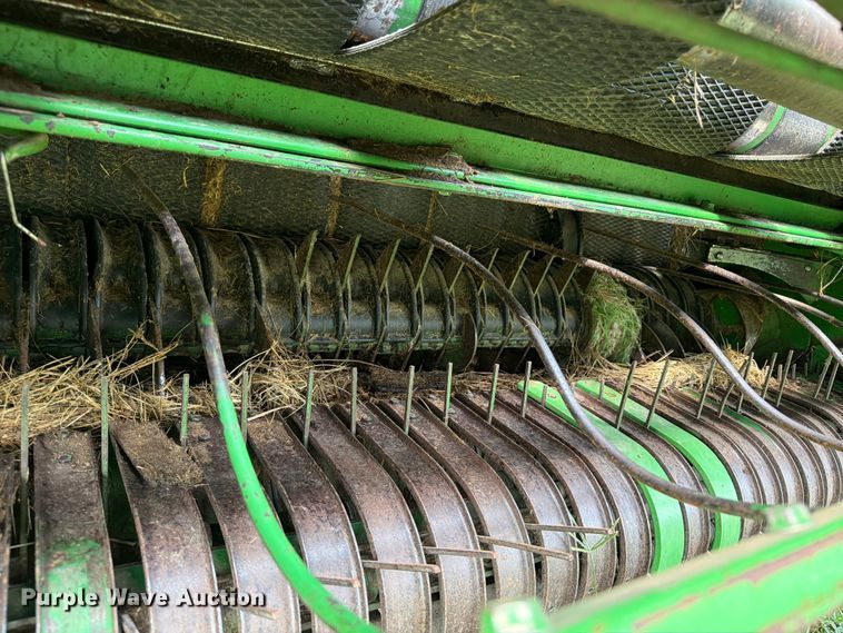 image for item FB5872 John Deere 567 Megawide round baler