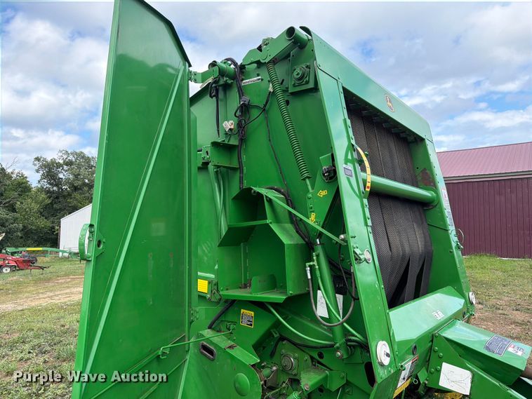 image for item FB5872 John Deere 567 Megawide round baler