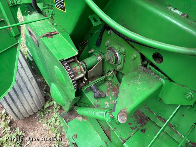 image for item FB5872 John Deere 567 Megawide round baler