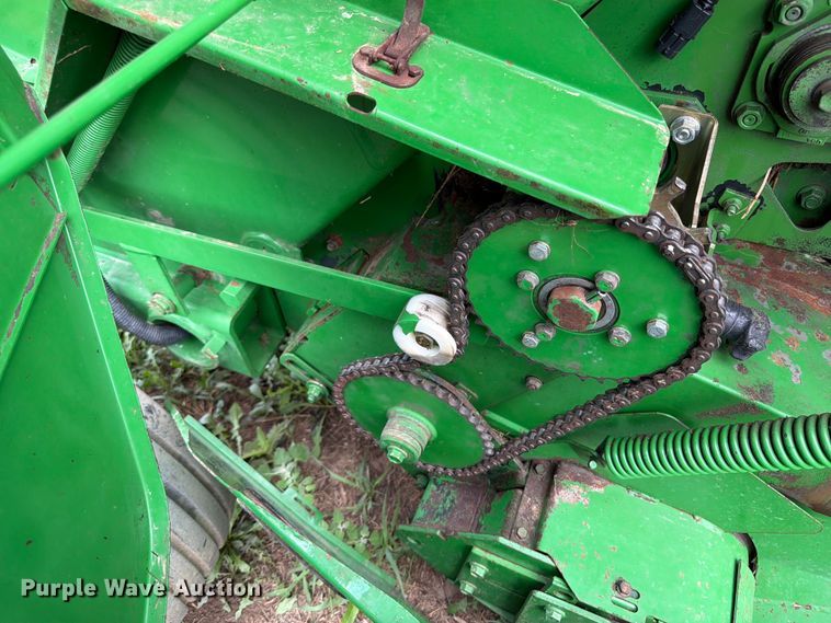 image for item FB5872 John Deere 567 Megawide round baler