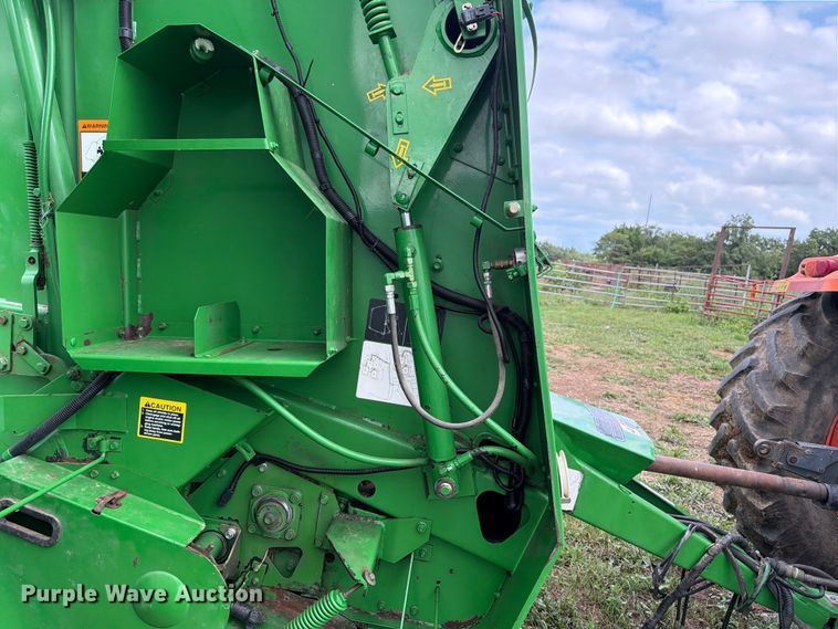 image for item FB5872 John Deere 567 Megawide round baler