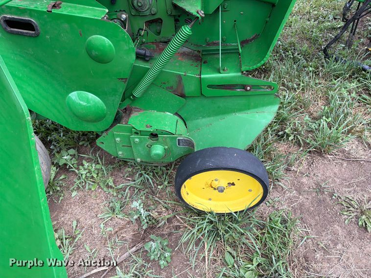image for item FB5872 John Deere 567 Megawide round baler