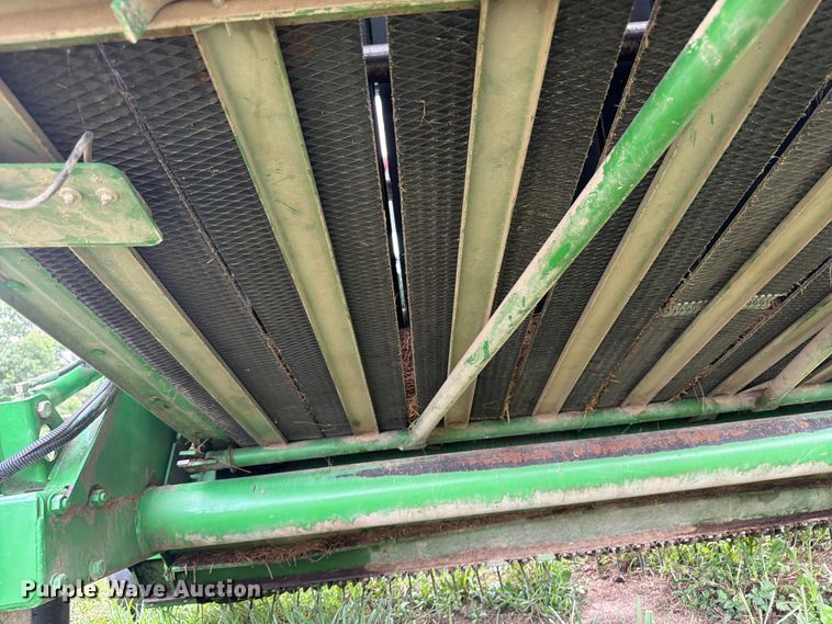 image for item FB5872 John Deere 567 Megawide round baler