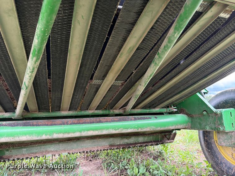 image for item FB5872 John Deere 567 Megawide round baler