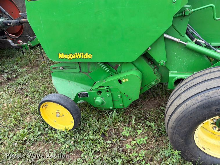 image for item FB5872 John Deere 567 Megawide round baler