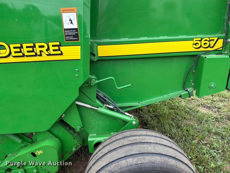 image for item FB5872 John Deere 567 Megawide round baler