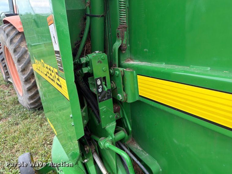 image for item FB5872 John Deere 567 Megawide round baler