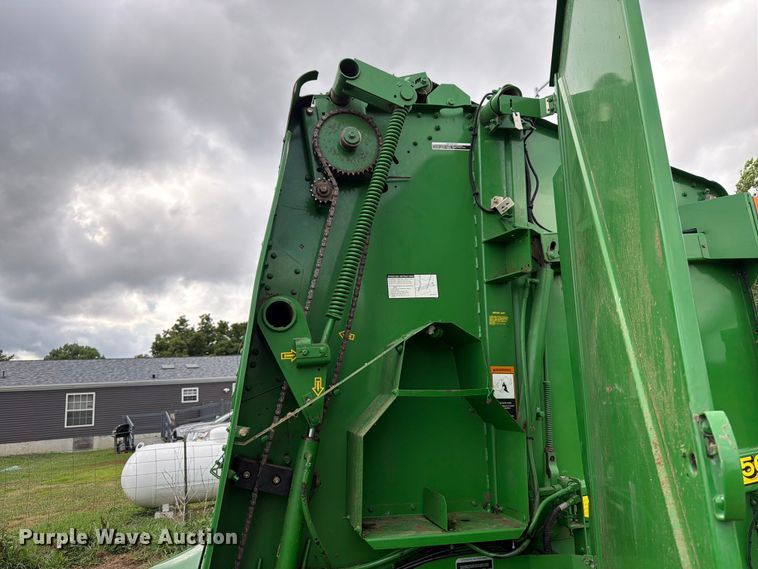 image for item FB5872 John Deere 567 Megawide round baler