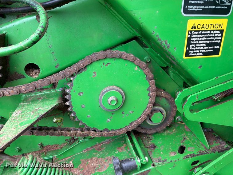 image for item FB5872 John Deere 567 Megawide round baler