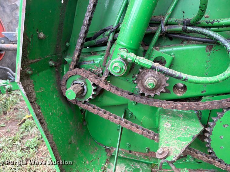 image for item FB5872 John Deere 567 Megawide round baler