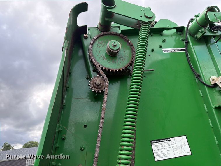 image for item FB5872 John Deere 567 Megawide round baler