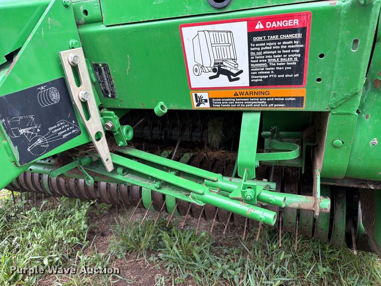 image for item FB5872 John Deere 567 Megawide round baler