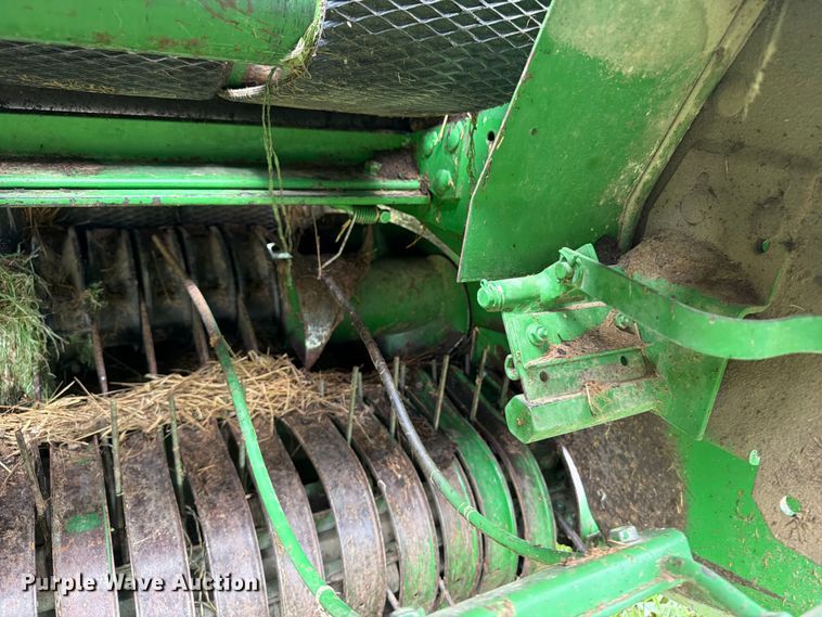 image for item FB5872 John Deere 567 Megawide round baler