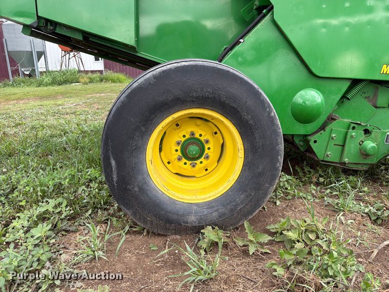 image for item FB5872 John Deere 567 Megawide round baler