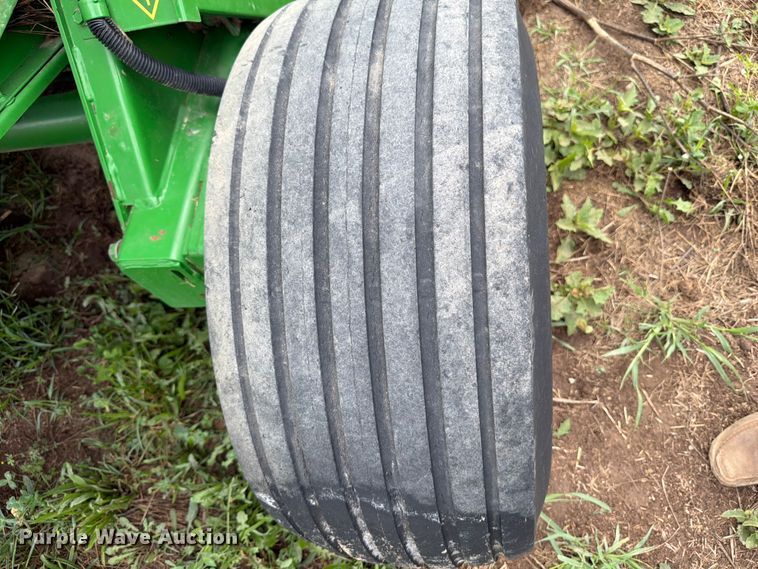 image for item FB5872 John Deere 567 Megawide round baler