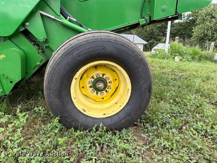 image for item FB5872 John Deere 567 Megawide round baler