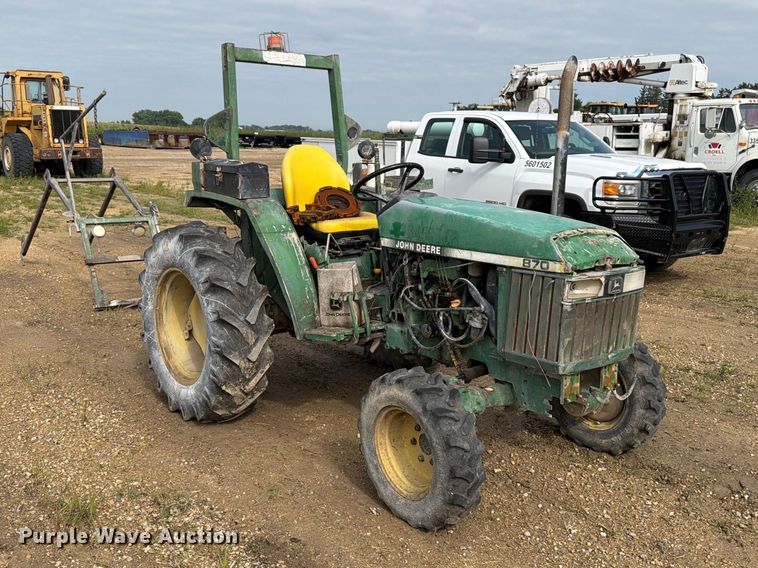 image for item FB5896 John Deere 870 MFWD tractor