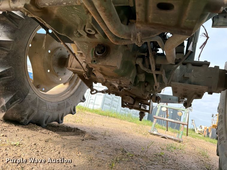 image for item FB5896 John Deere 870 MFWD tractor