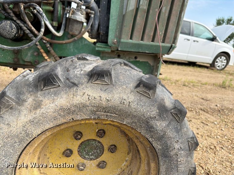 image for item FB5896 John Deere 870 MFWD tractor