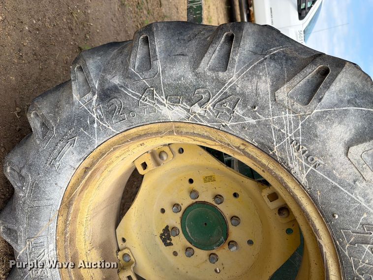 image for item FB5896 John Deere 870 MFWD tractor