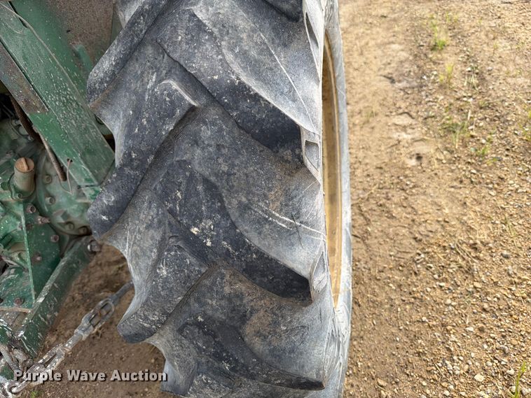 image for item FB5896 John Deere 870 MFWD tractor