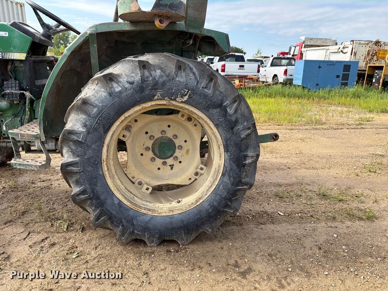 image for item FB5896 John Deere 870 MFWD tractor