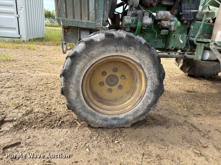 image for item FB5896 John Deere 870 MFWD tractor