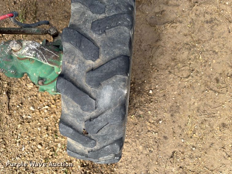 image for item FB5896 John Deere 870 MFWD tractor