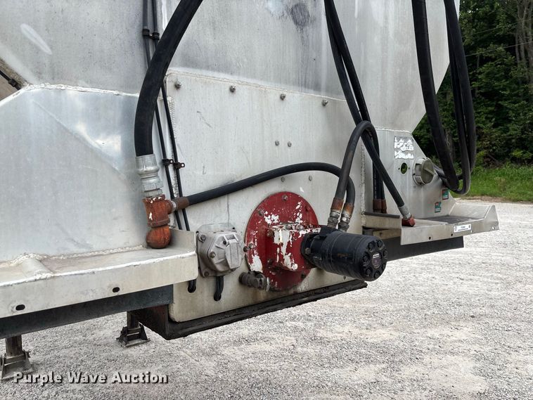 image for item FC2005 2005 Warren AT-36-SER9 feed delivery trailer