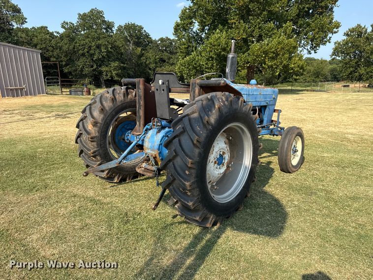 image for item FC4107 1973 Ford 3000 tractor
