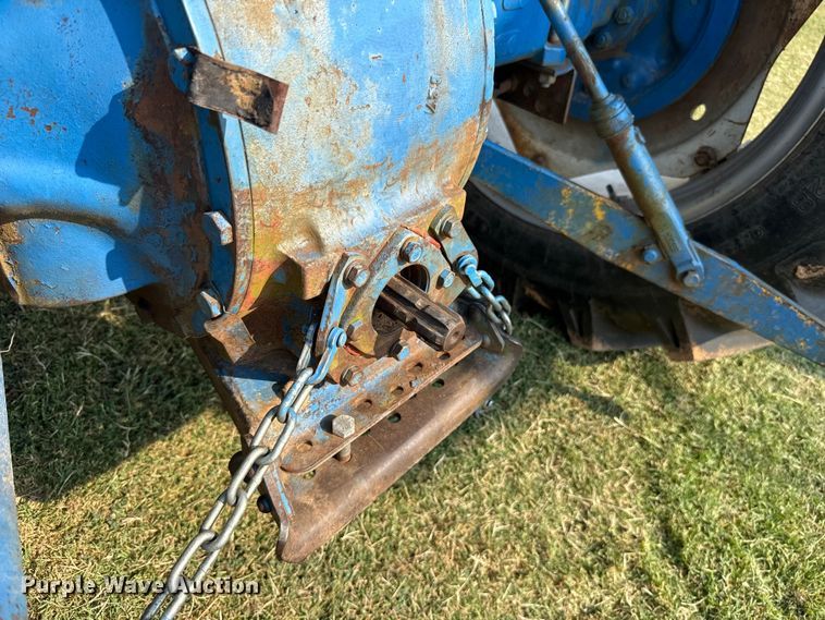 image for item FC4107 1973 Ford 3000 tractor