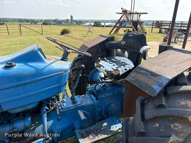 image for item FC4107 1973 Ford 3000 tractor