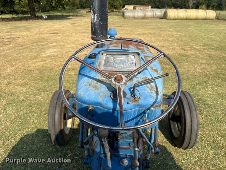 image for item FC4107 1973 Ford 3000 tractor