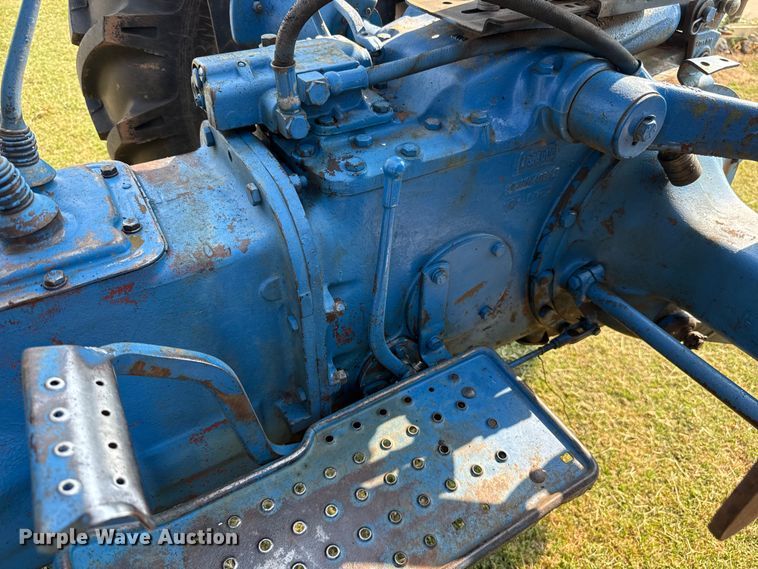 image for item FC4107 1973 Ford 3000 tractor