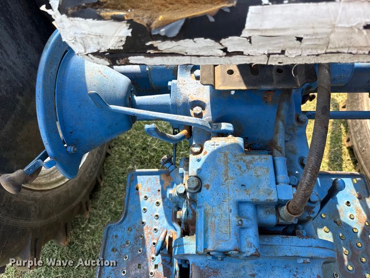 image for item FC4107 1973 Ford 3000 tractor
