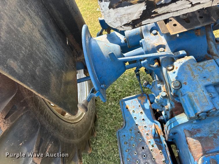 image for item FC4107 1973 Ford 3000 tractor