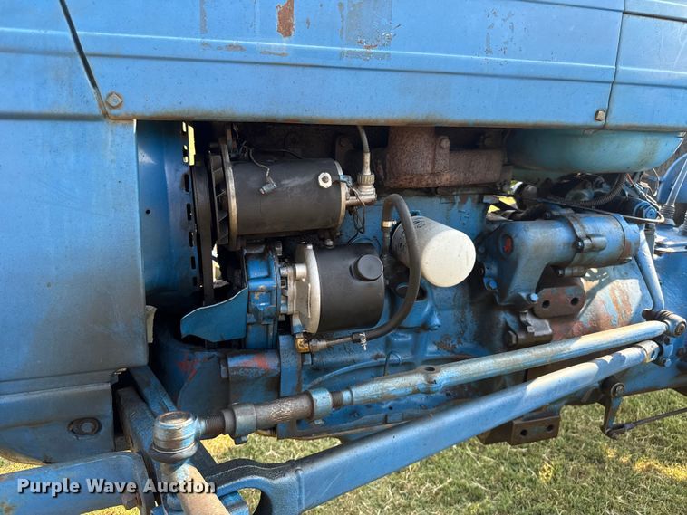 image for item FC4107 1973 Ford 3000 tractor